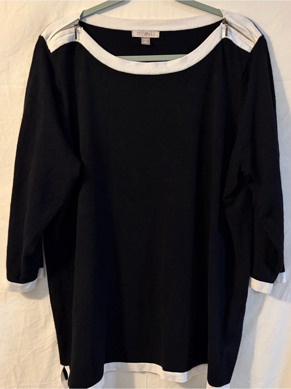 Roz & Ali Women’s Plus Black and White Sweater